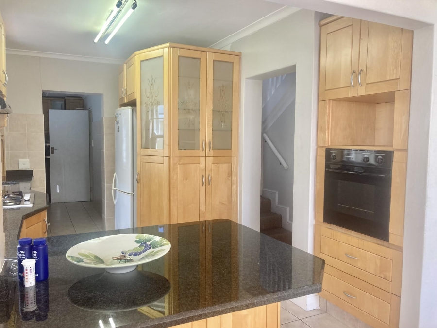 To Let 3 Bedroom Property for Rent in Kenilworth Upper Western Cape